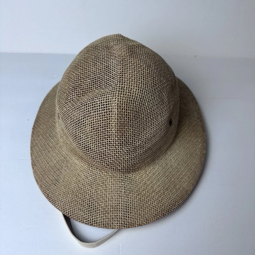Walt Disney Attractions  Animal Kingdom Kilimanjaro Safaris Hat. Adjustable.